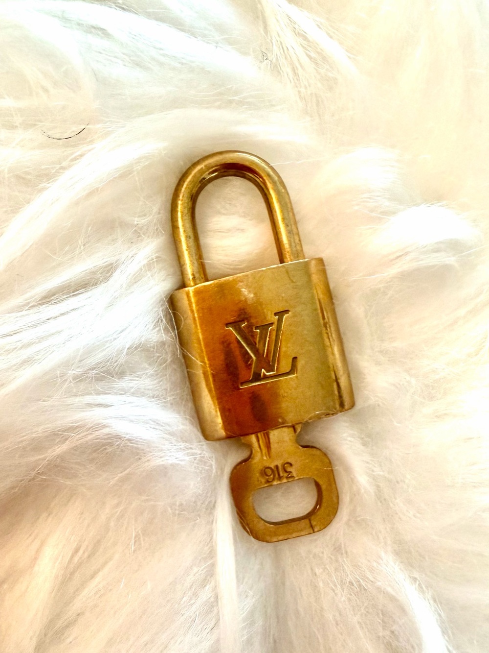🥰♥️ Louis Vuitton Gold Brass Padlock & Key